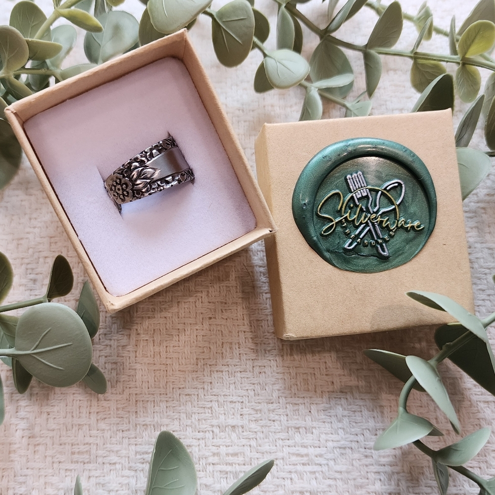 1950's Imperial 'Misty Morn' Stainless Steel Ring floral design - Picture 6 of 8